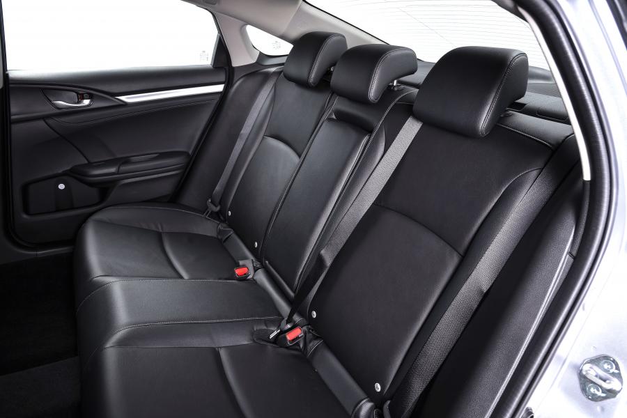 Интерьер Honda Civic Elegance Sedan (FC1) 2019 года  (ZA) (фото 7 из 18)
